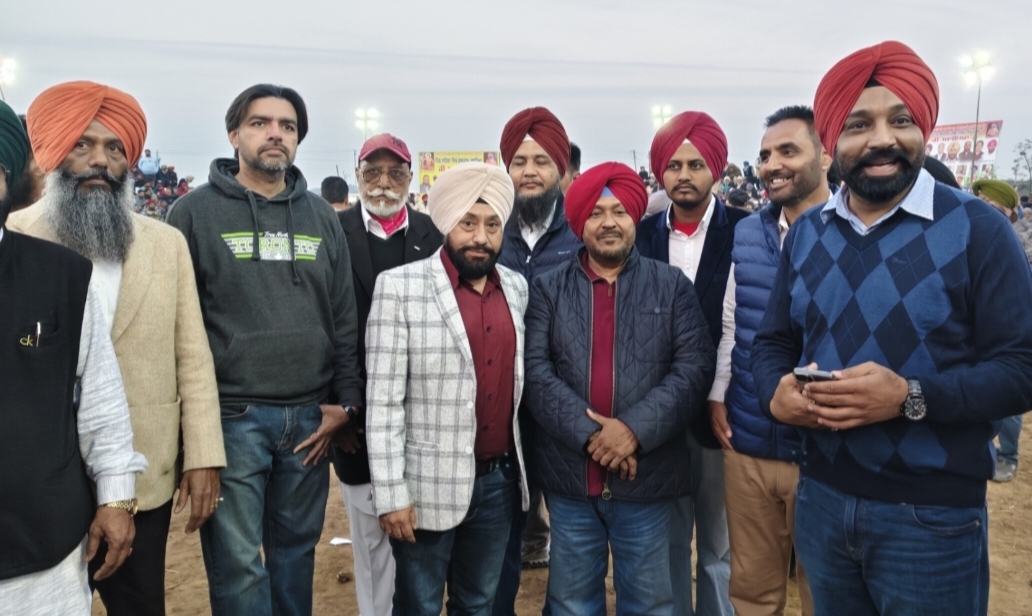 passport-size-photo-left